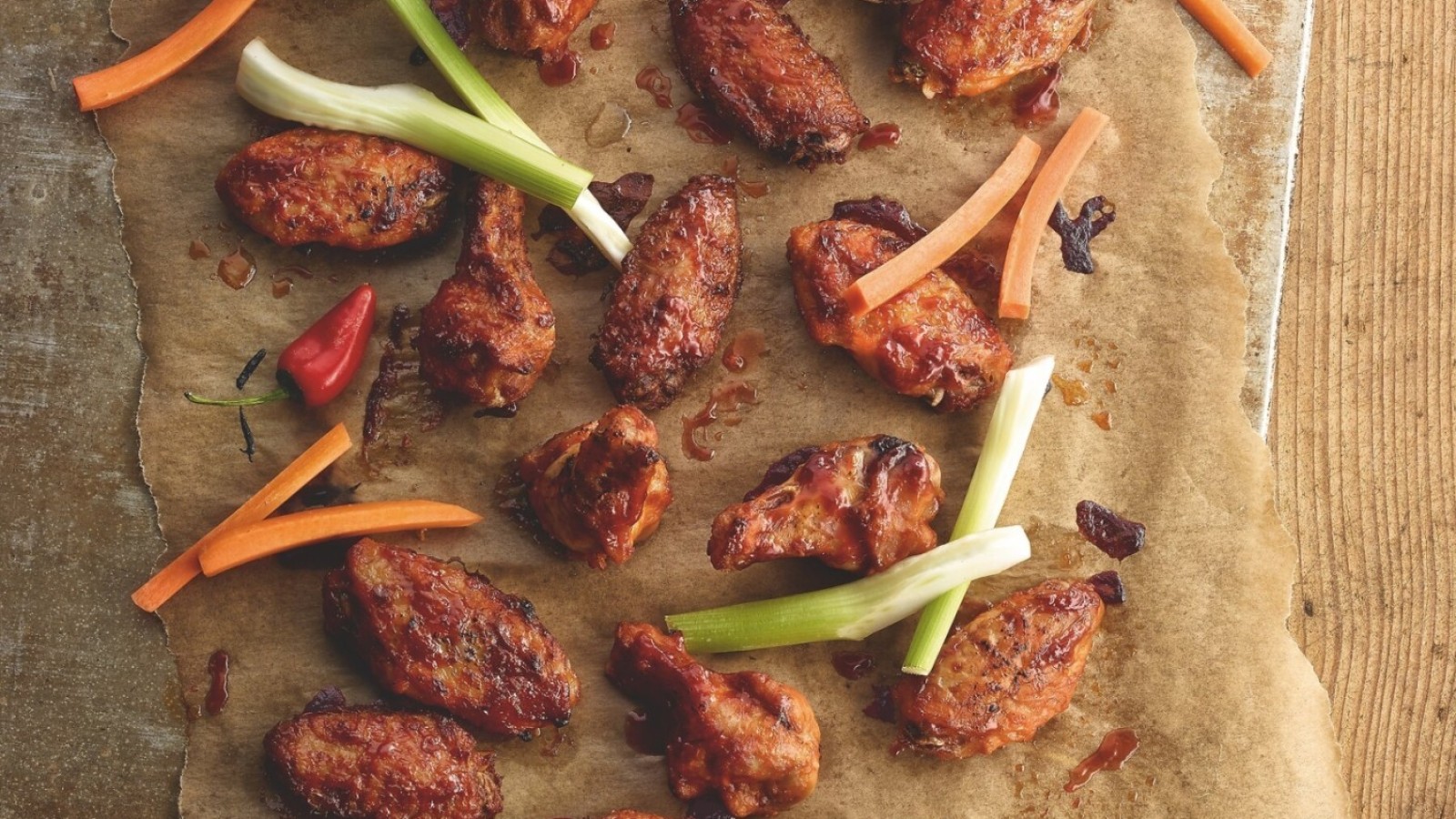 buffalo-chikn-wings-extra-hot_rezept_gemuesesticks_72dpi-1408x-1408x