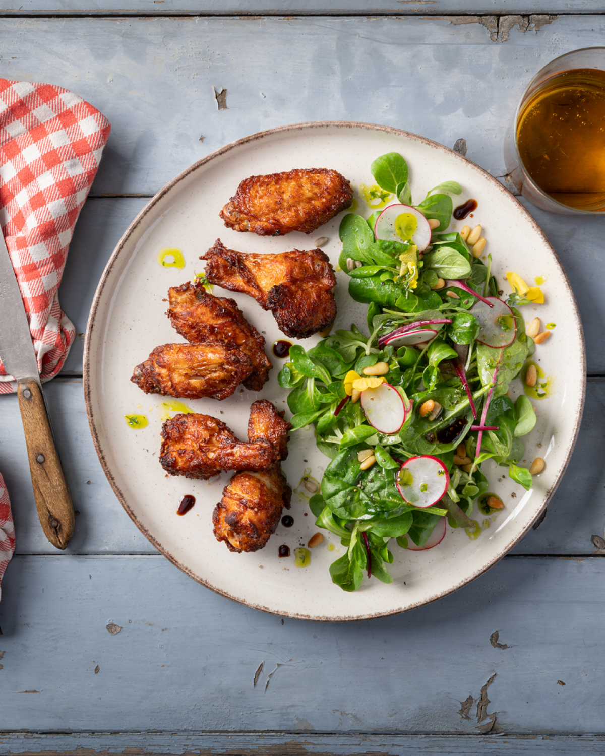 zp_buffalo-wings-mit-salat_72dpi