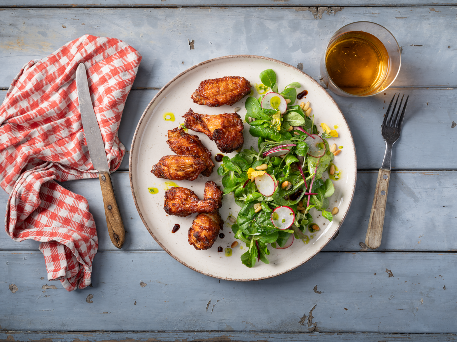 zp_buffalo-wings-mit-salat_72dpi