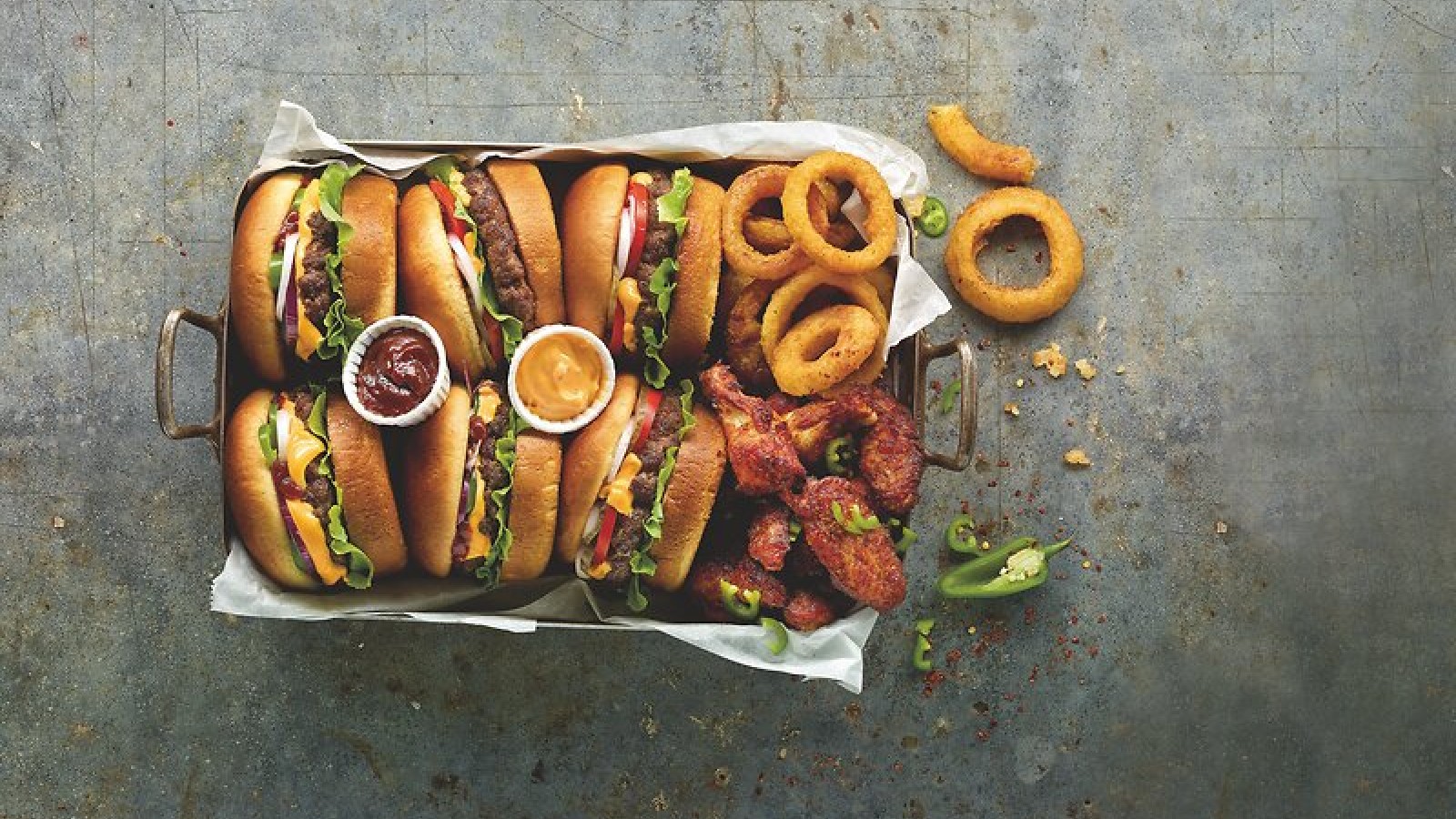 e3_erlebniswelt_american_burger_onion_rings_wings