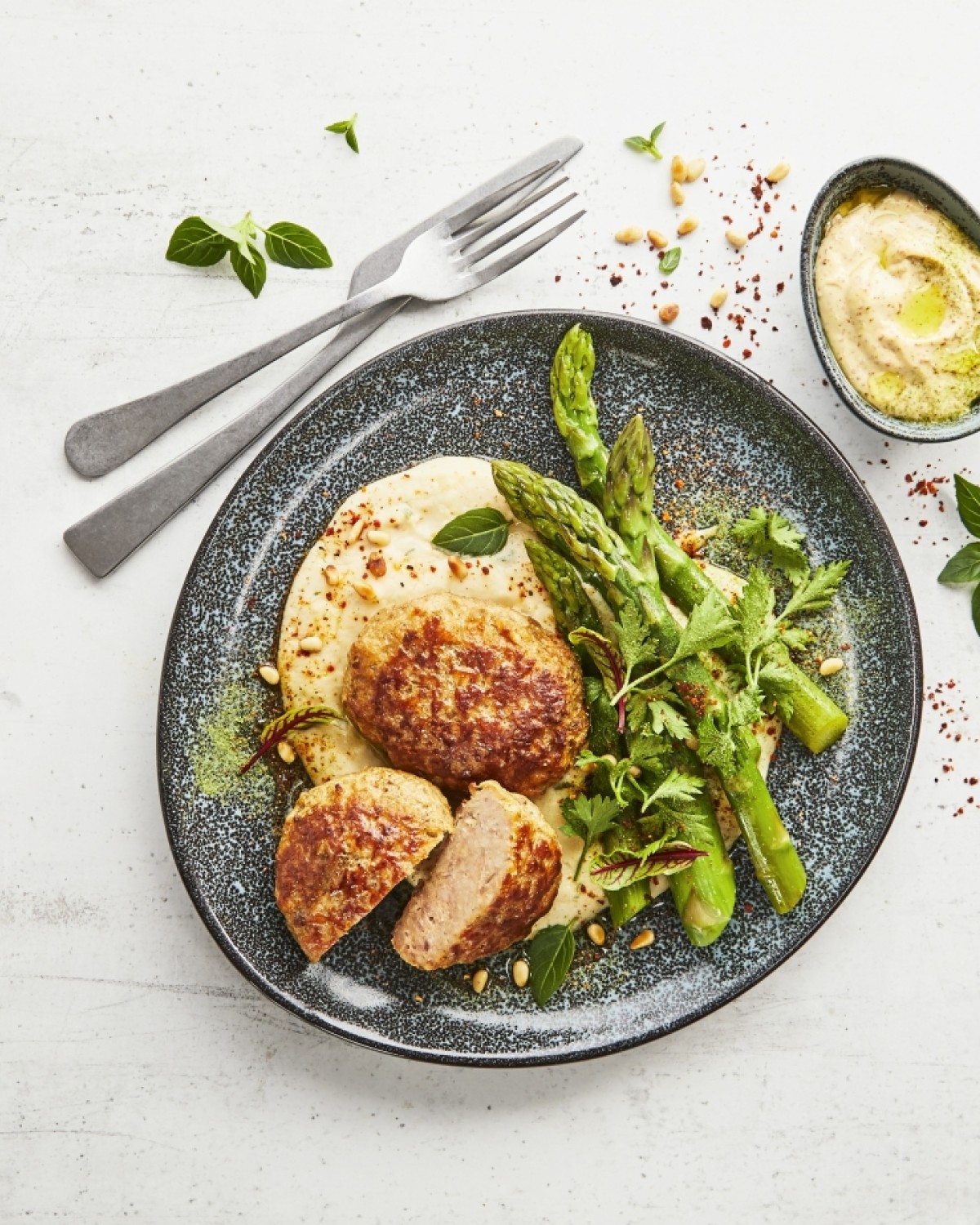 Frikadelle mit Bohnenmus – Salomon Foodworld