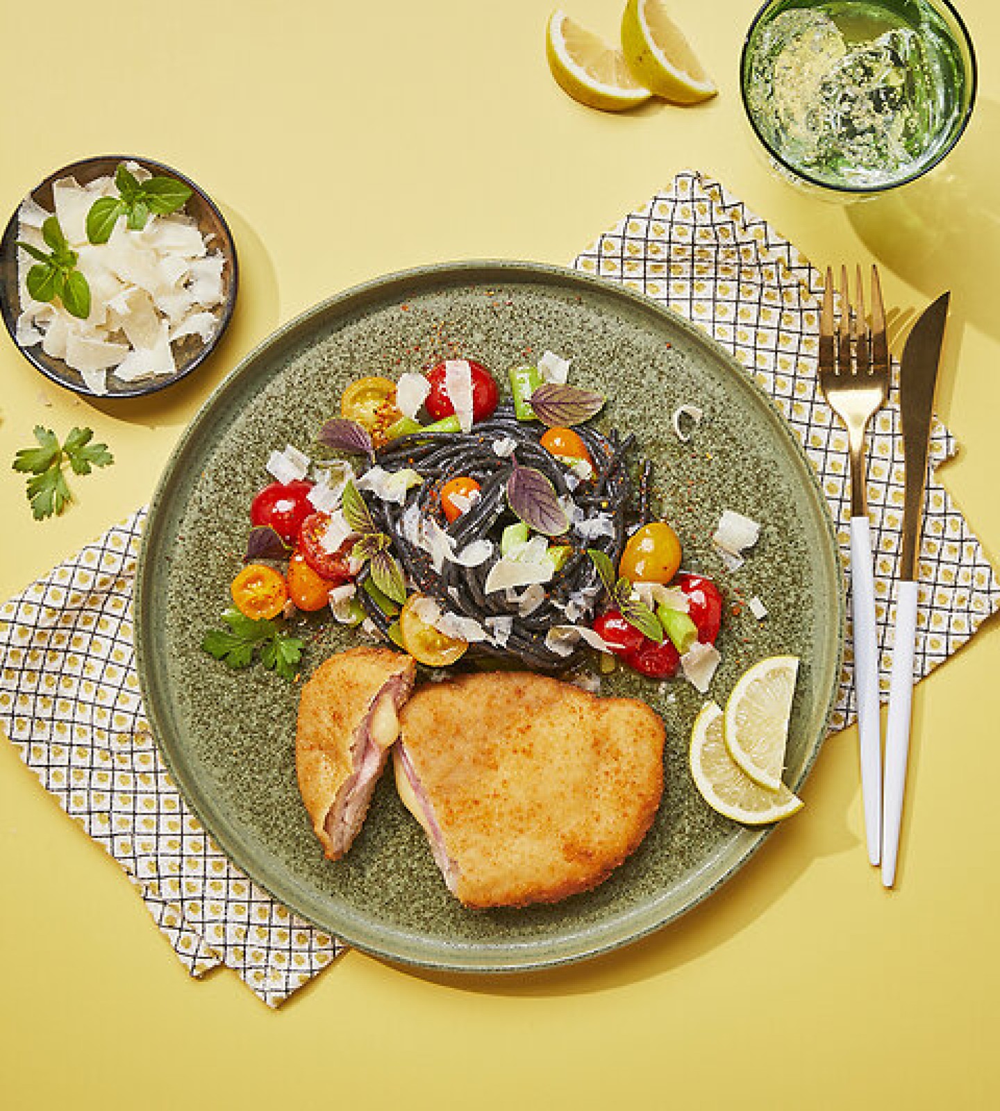 e3_fvz_cordon_bleu_vom_schwein_nudeln